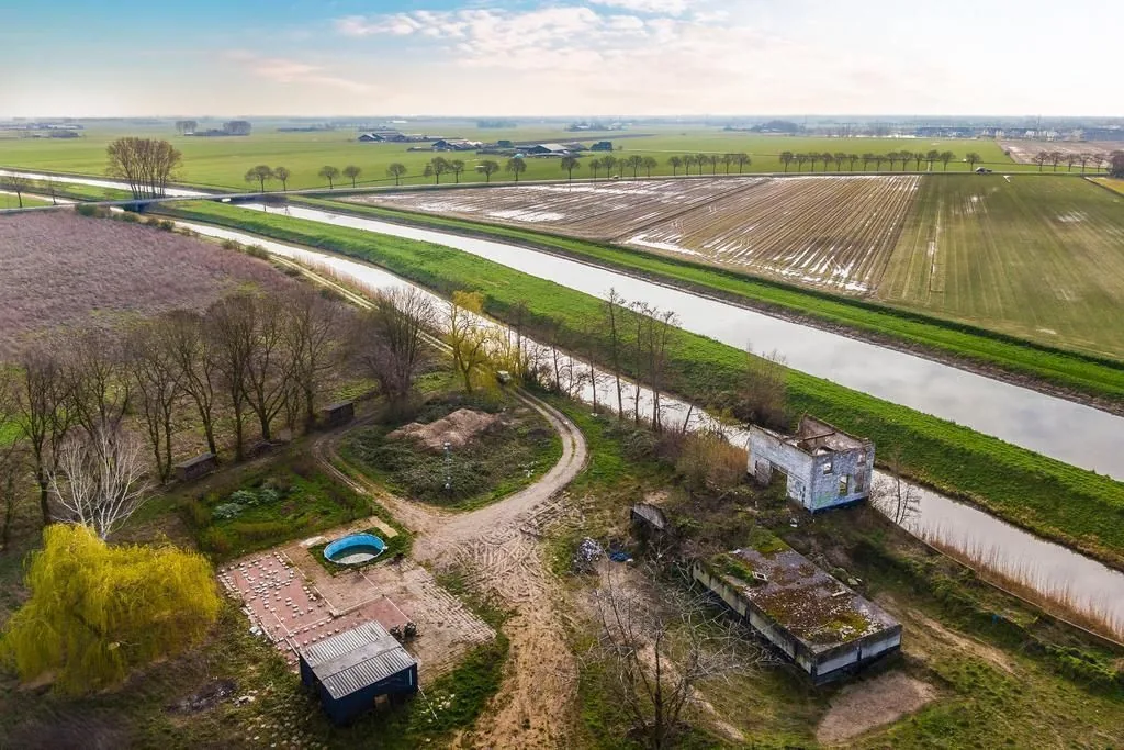 Gemaal Gewande, Maren-Kessel: Het gemaal vanuit de lucht, tussen de waterlopen bij de Maas