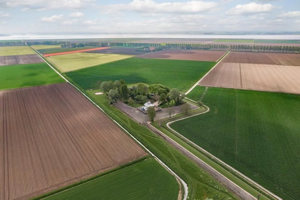 Lichthuis Oud-Kraggenburg, Kraggenburg: Het lichthuis vanuit de lucht, in de Noordoostpolder