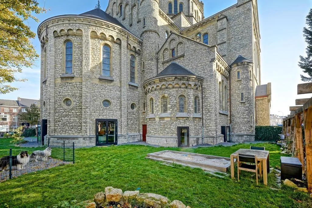 Sint Lambertuskerk, Maastricht: De kerk van achteren gezien, met de tuin