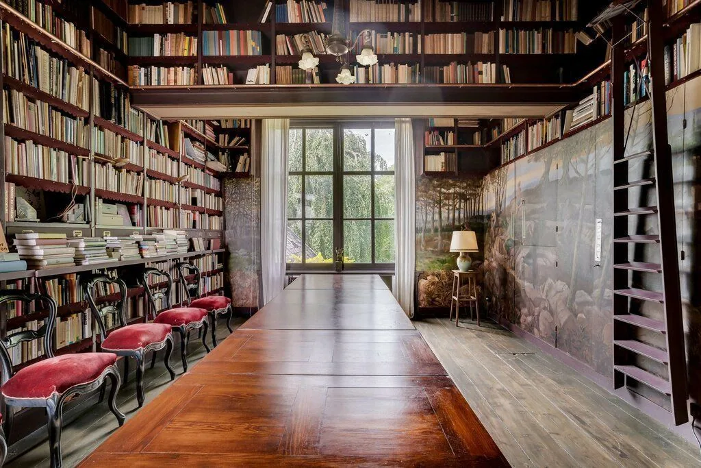 Landhuis Oosterhouw, Leens: De bibliotheek met de boekenwanden