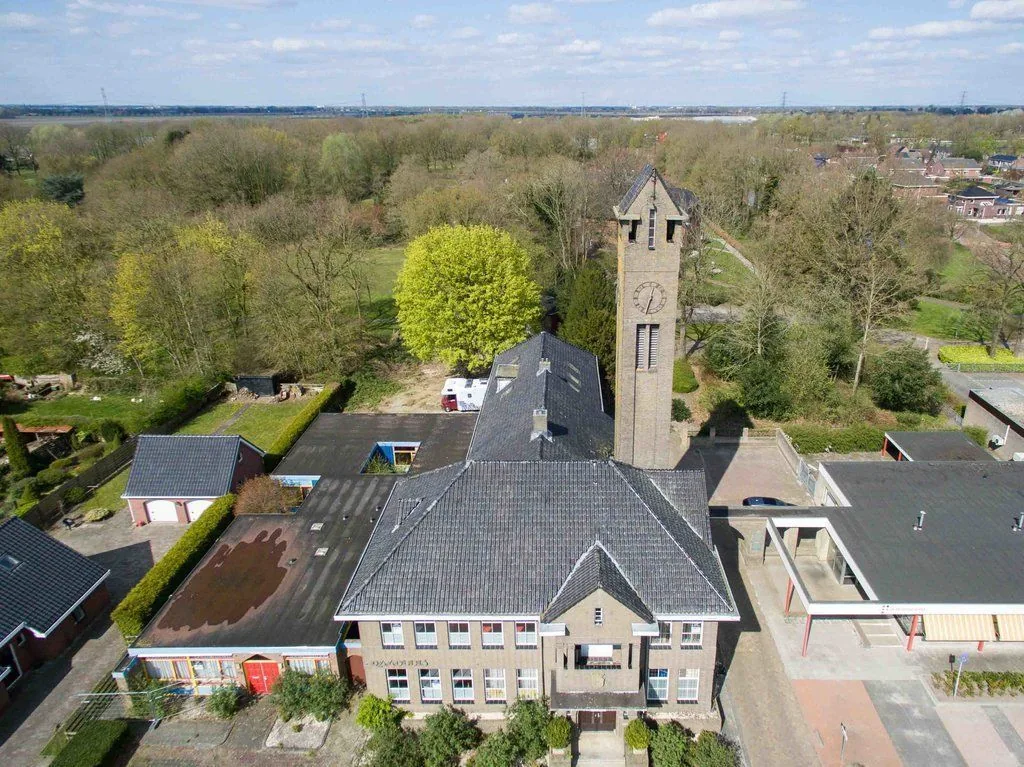 Voormalig gemeentehuis, Nieuwe Pekela: Het gemeentehuis vanuit de lucht, met de toren