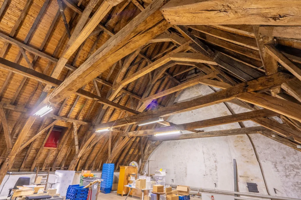 De houten kapconstructie op de zolder van het voormalige raadhuis in Doesburg