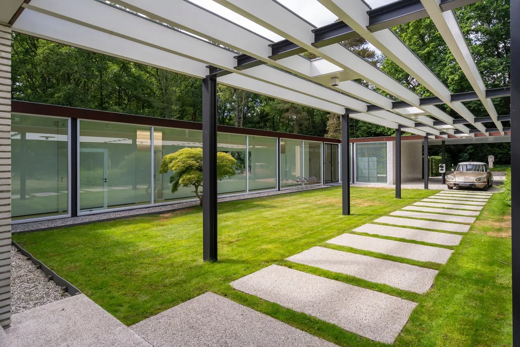 Rietveldhuis, Laren: De pergola langs het pad naar het huis