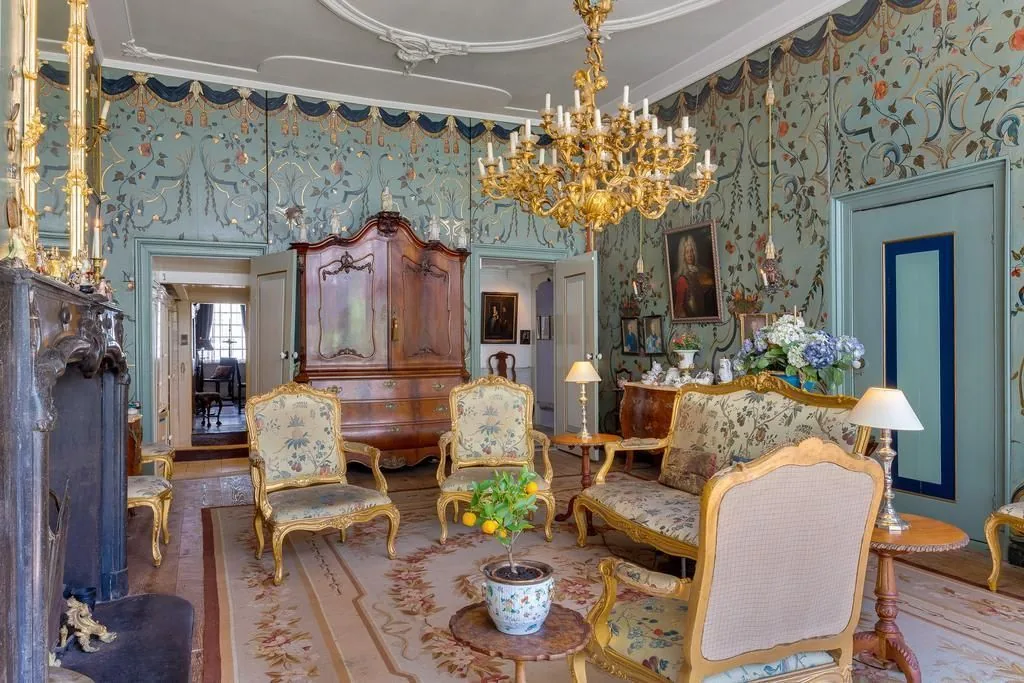 Het Roode Huys, Utrecht: De Tuyn Sael met de groene rococo-wandbespanning uit 1730