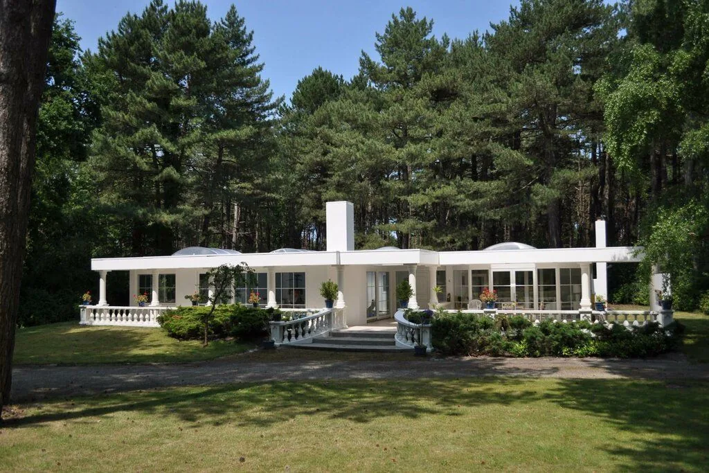 Landgoed Schouwse Hoeve, Renesse: De witte villa tussen de dennen van het landgoed