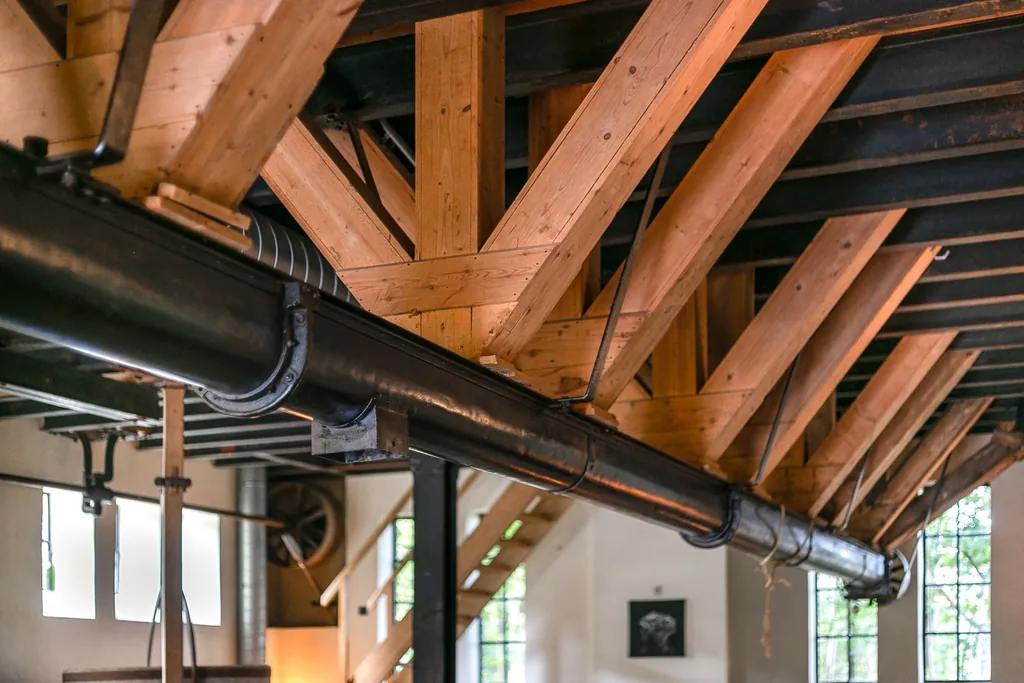 Watermolen De Hoop, Heerde: De houten balken onder de kap van de molen